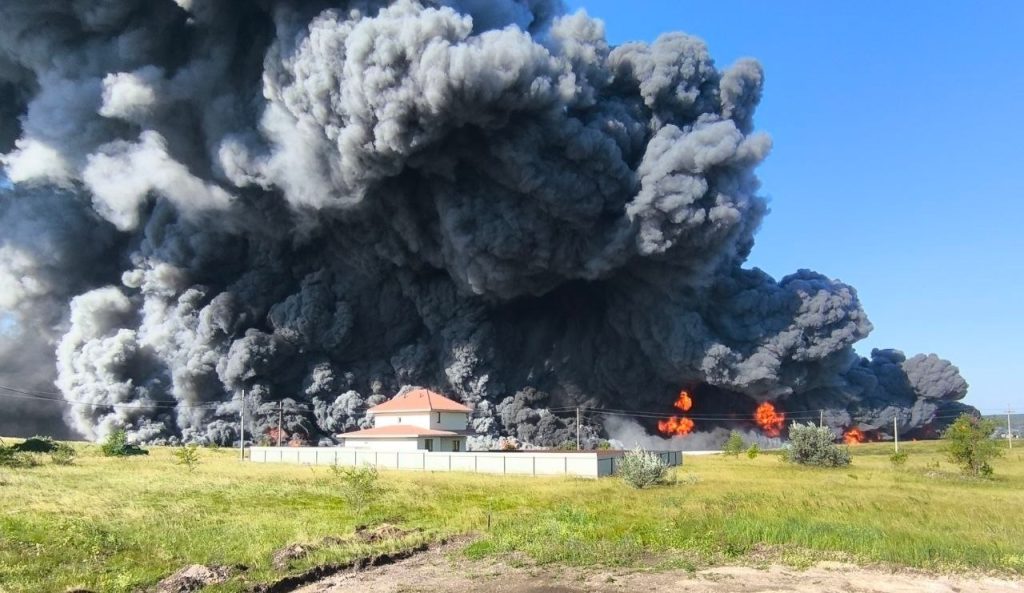 Atac uriaș, cu peste 600 de drone, asupra Rusiei. Cel puțin trei ținte majore au fost lovite. Primele confirmări și o nouă ironie a „Păsărilor lui Magyar”