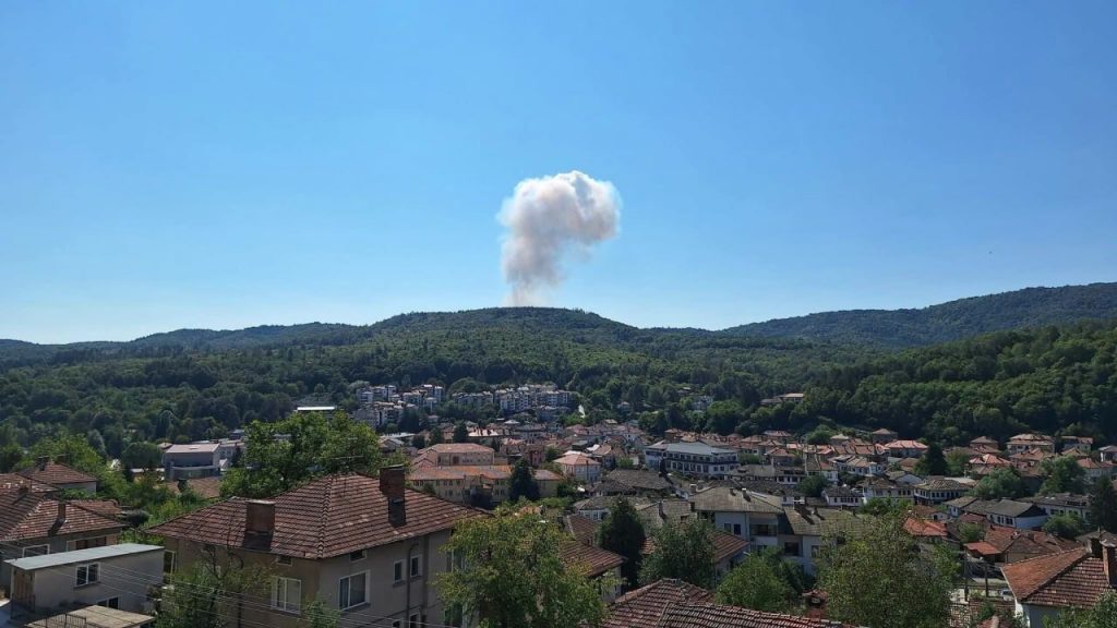 Explozii la depozitul unei fabrici de muniție din centrul Bulgariei. Legătura cu Ucraina și cine este patronul