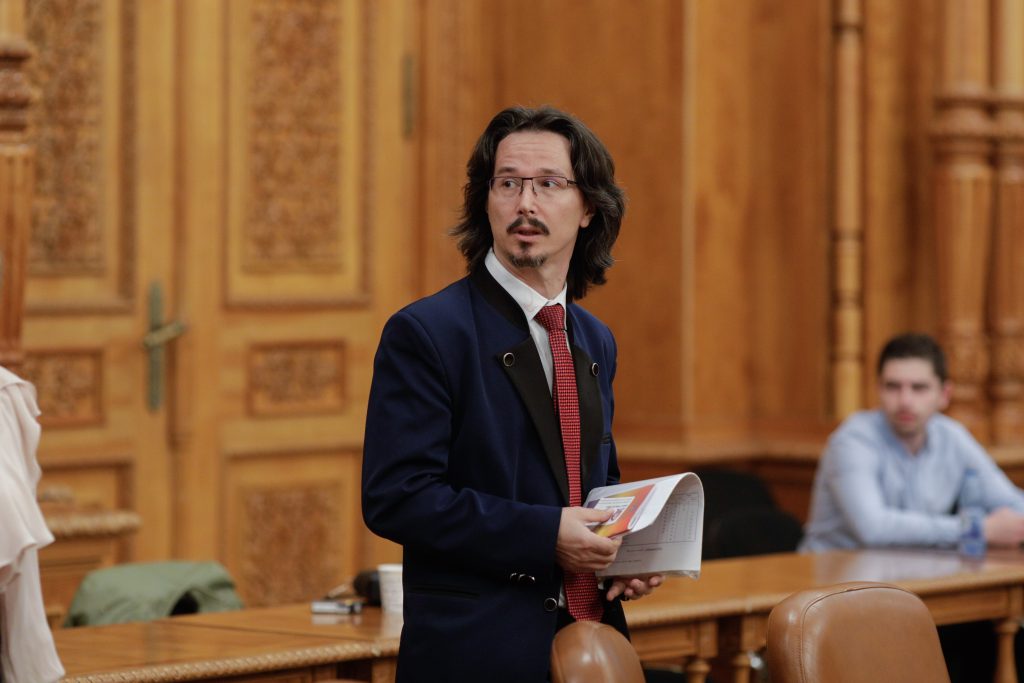 Cristi Danileț, despre „eminențele cenușii” după decizia CCR în cazul lui Fritz: Cine va fi desemnat „să facă un contorsionism să ne convingă că albul e negru”