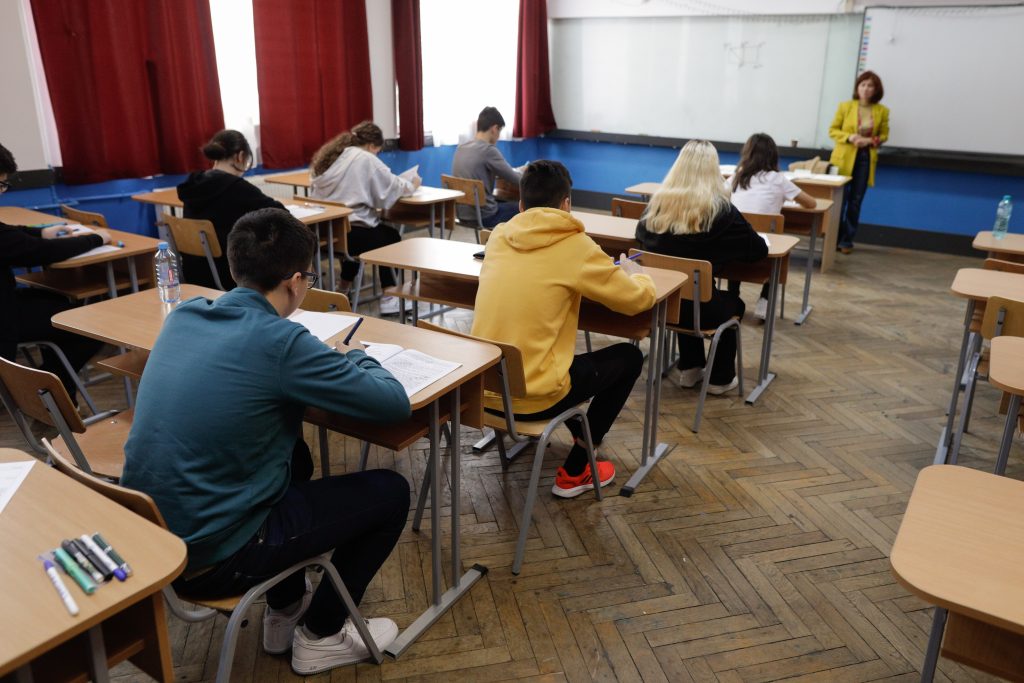 SRI a instruit 1.200 de profesori din țară ca să identifice și să raporteze elevi care ar putea ajunge teroriști. „Sunt mai atent și la copiii introvertiți”
