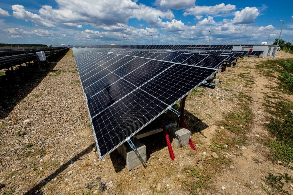 Fotovoltaicii care au bătut statul român la ICSD vor acționa în SUA