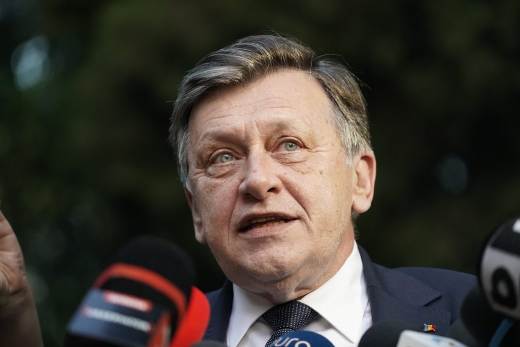 Crin Antonescu atacă Nicușor Dan în criza politică