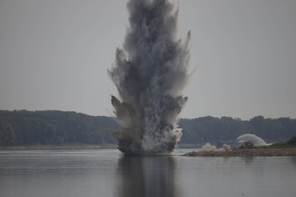 Stânca Pârjoaia, aruncată în aer cu 100 kg de explozibil. Ce urmează pe Dunăre pentru alimentarea centralei nucleare de la Cernavodă