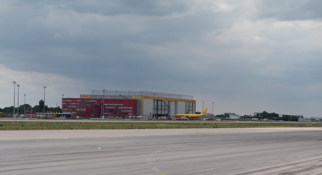 Alertă pe aeroportul din Leipzig, geniștii intervin după ce a fost descoperit un obiect suspect lângă o pistă
