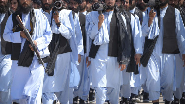 Video Cinci ani de regim taliban în Afganistan: restricții, presă controlată și foști luptători ajunși la putere. „Se tem de femeile educate”