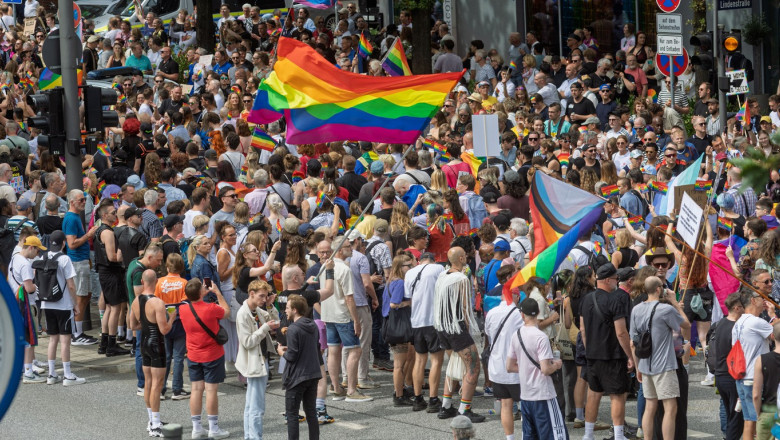 300.000 de oameni la Pride Hamburg, o săptămână după atacul Berlin