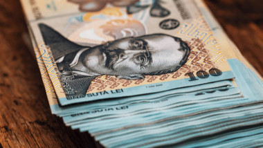Om de afaceri trimis în judecată după ce nu a plătit timp de doi ani contribuţiile la sănătate şi pensii pentru zeci de angajaţi