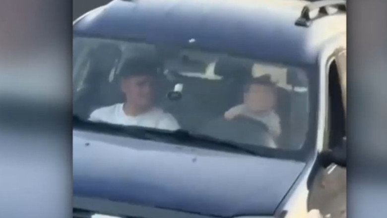 Imagini șocante: Bebeluș de 11 luni la volan în Vrancea, mama 17 ani