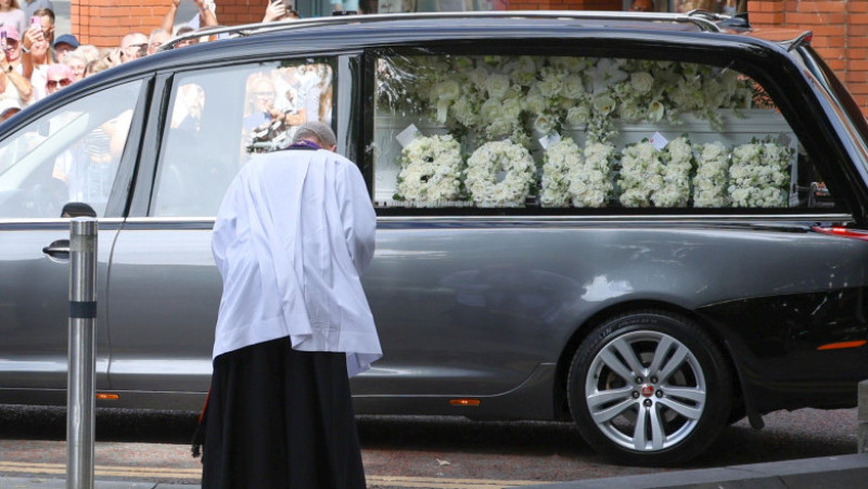 Fanii şi-au luat adio de la Bonnie Taylor la funeraliile din Ţara Galilor. „Ar fi cântat chiar şi în…
