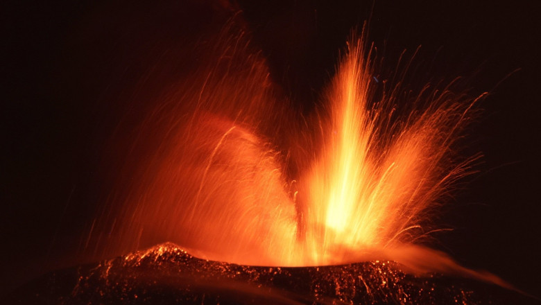 MAE: Zboruri din Catania, Sicilia suspendate din cauza erupției