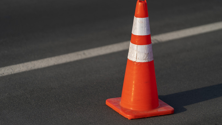 Accident pe DN1F, între Cluj-Napoca și Zalău. Un stâlp de electricitate a căzut pe șosea, traficul este…