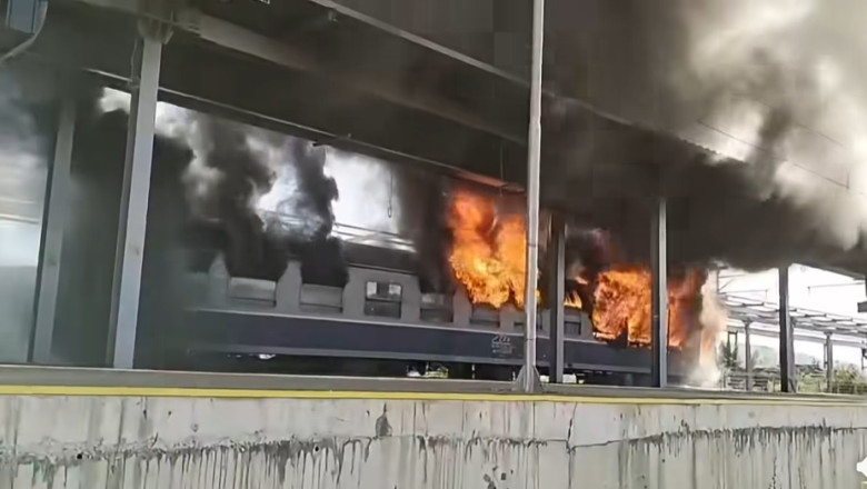 Trenul a luat foc un vagon în gară: anunțul CFR urgent
