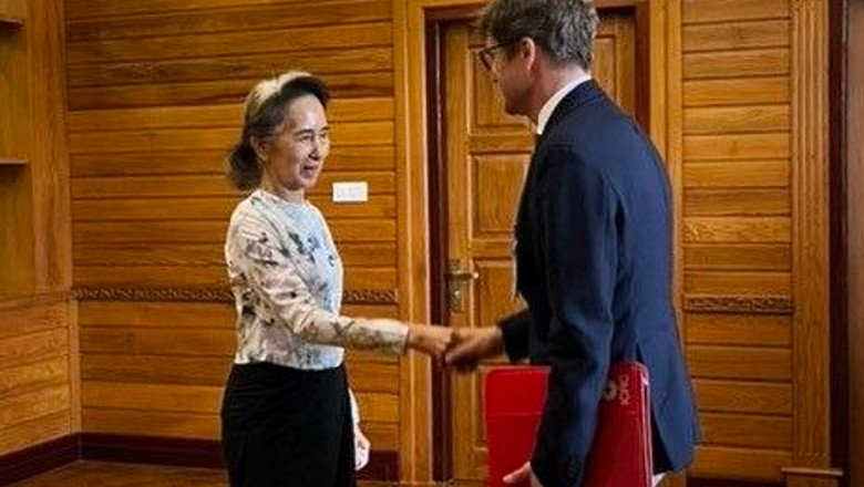 Aung San Suu Kyi, lideră opoziției din Myanmar, văzută după cinci ani