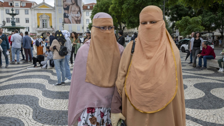 Portugalia interzice purtarea vălului integral: amenzi între…