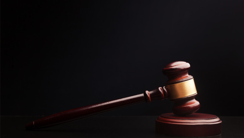 Foşti ofiţeri de investigaţii din R. Moldova, găsiţi vinovaţi de interceptări ilegale ale unor activişti…