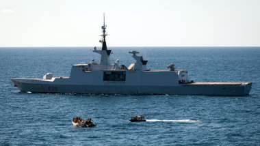 Militari somalezi și turci eliberează navă deturnată și ucid 14 pirați