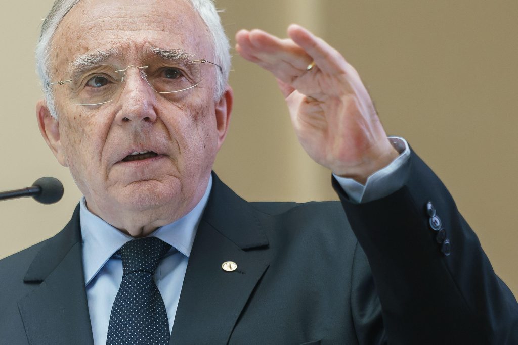BNR se dezice de opiniile lui Eugen Rădulescu. „Mesajele angajaților BNR pe rețelele sociale nu sunt luări de poziții oficiale ale băncii”