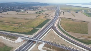 Video Autostrada A7 se deschide circulației luni pe încă 47 de kilometri, între Adjud și Bacău: „Moldova îşi primeşte autostrada”