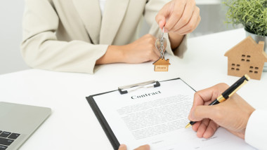 Când poți vinde un apartament ipotecar și ce condiții impune legea?