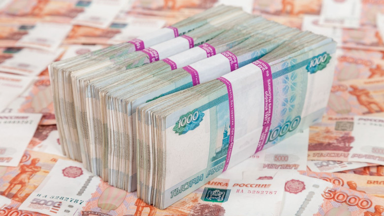Rușii retrag miliarde din cauza războiului și confiscării depozitelor