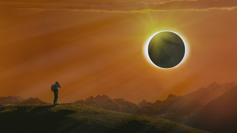 Eclipsa de Soare și Perseidele: dublu spectacol astronomic în august!