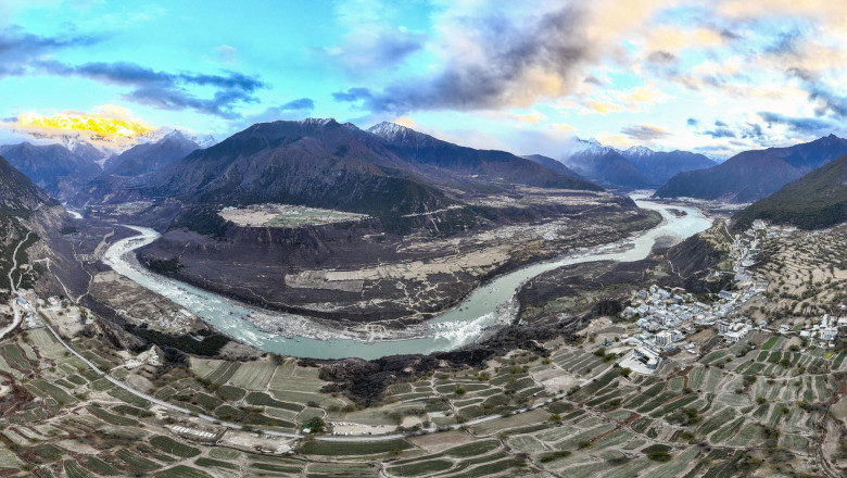 „China crede că poate îmblânzi natura”. Cel mai mare baraj din lume, într-o zonă seismică. Risc major…