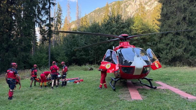 Turist căzut 30m în gol în Masivul Ceahlău, elicopter SMURD la sosire