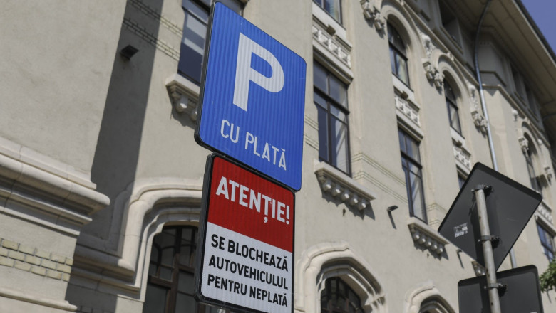 Mașini personale, trecute drept vehicule de serviciu pentru parcare gratuită. Doi foști comisari-șefi din…