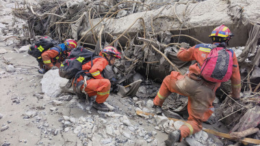 Video&Foto Bilanț tragic la granița Nepal-China: peste 600 de morți și 3.000 de dispăruți. Eforturi disperate de căutare și salvare