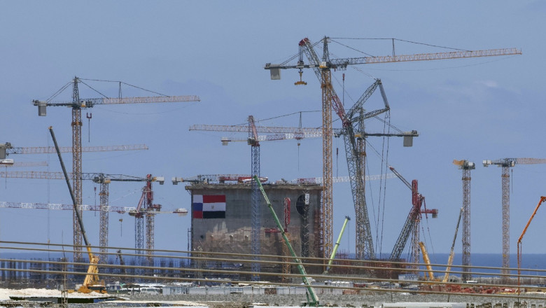 „Băuturi alcoolice pe șantier”. Compania rusă care construiește centrala nucleară de la Paks, acuzată de…