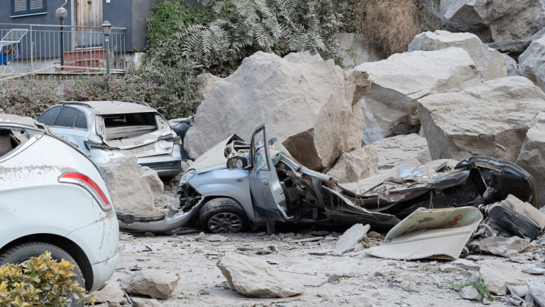 Cutremur la Napoli: 21 răniți, 2 în stare gravă, clădiri distruse