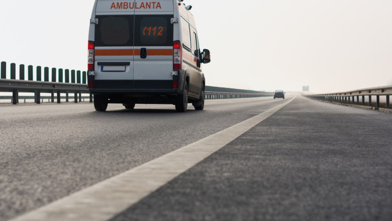 Accident în Brașov: o ambulanță aflată în misiune s-a ciocnit cu un autoturism. Cinci persoane au ajuns la…