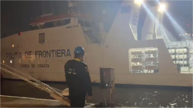 Video Nava care a luat foc în Marea Neagră ar fi fost lovită de o „dronă dragon”. Lider sindical al Navigatorilor: Pot extinde uşor incendiul