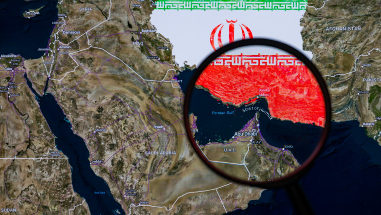 Nava comercială lovită de proiectil necunoscut în Strâmtoarea Ormuz
