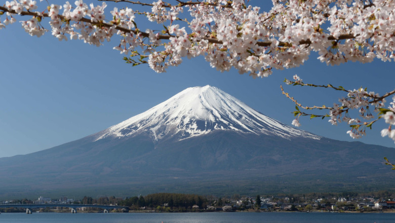 Un alpinist japonez și-a abandonat fiul de 7 ani pe munte pentru a termina ascensiunea pe Muntele Fuji
