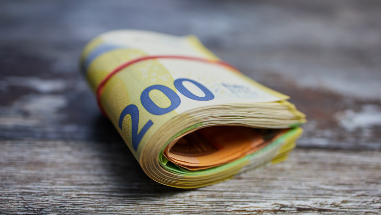 Războiul și atacurile cibernetice îi fac pe europeni să păstreze mai mulți bani cash. Rezervele de numerar…