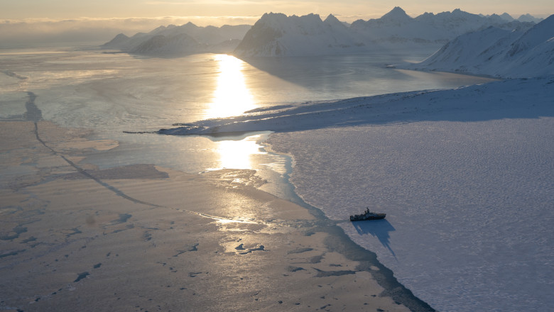 Topirea gheții schimbă puterea: Europa și Canada profită din Arctica
