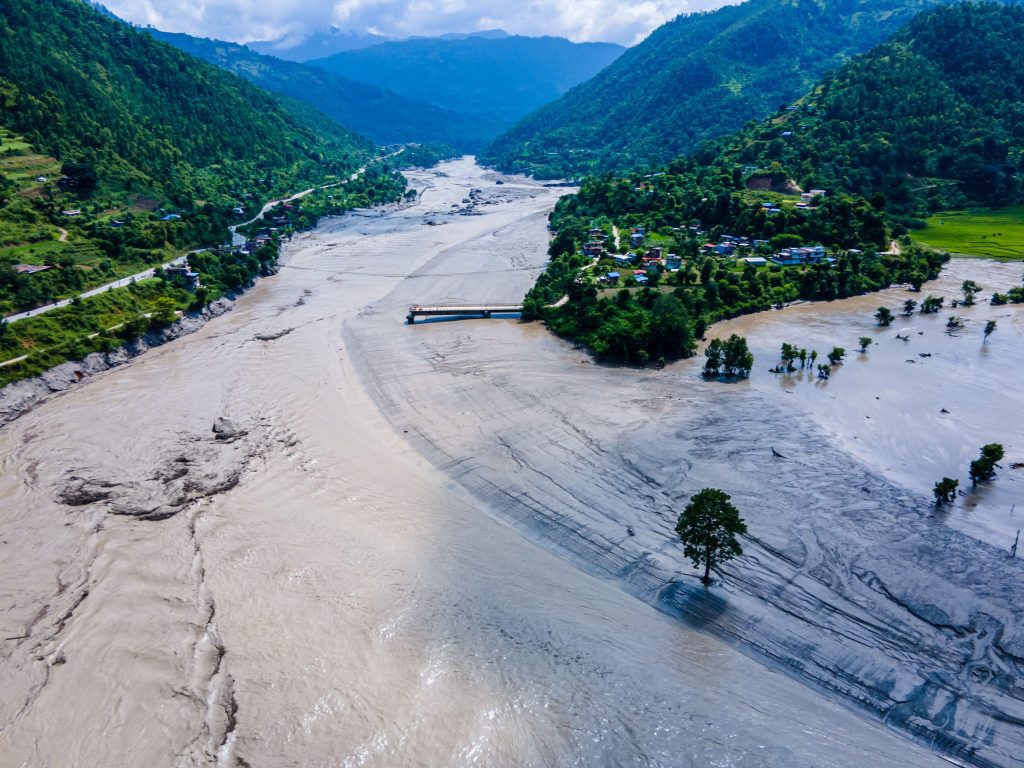„Al treilea pol” al planetei se topește. Dezastrul din Nepal, o tragedie anunțată: cum și de ce devin ghețarii capcane ale morții