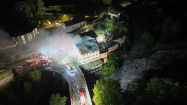 MAE: Doi cetăţeni români au murit în urma unui incendiu care a cuprins o clădire din Thusis, Elveţia