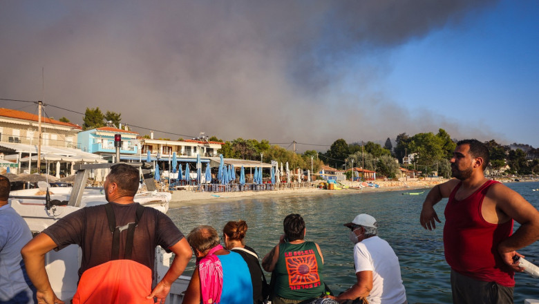 Incendiu de amploare în Halkidiki, sute de mii de români în pericol