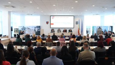 Opt consilieri din Arad au demisionat din cauza riscului de incompatibilitate. „Nu putem schimba regulile în timpul mandatului”