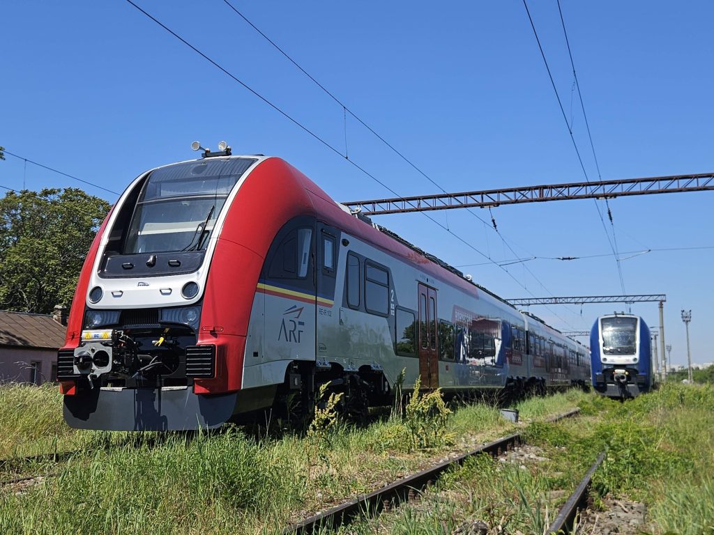 Primul tren PESA intrat; garniturile vor circula și pe alte trei rute.