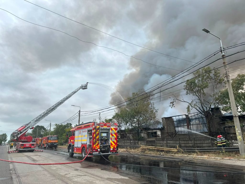 Incendiu violent lângă rafinăria Lukoil din Ploiești – RO-Alert