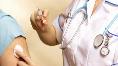 Vaccinul ar reduce riscul de infarct și AVC – Efectul enorm
