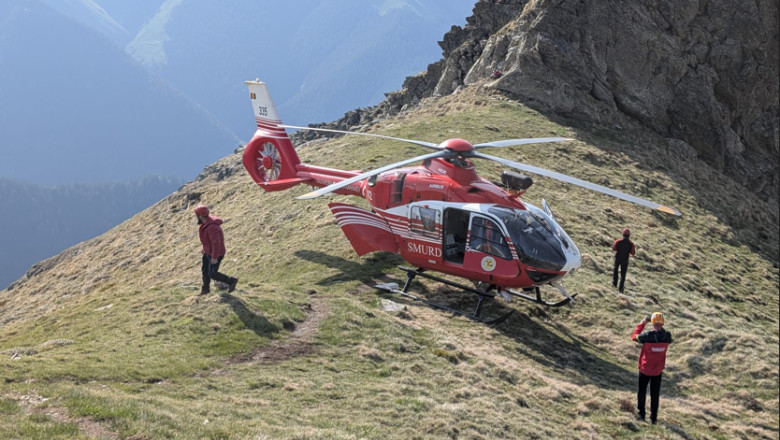 Turist mort în Munții Făgăraș, căzând 200 m într-o râpă, recuperată