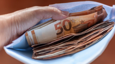 Un bancher din Germania a furat sute de mii de euro de la clienții lui milionari, sperând că aceștia nu vor observa