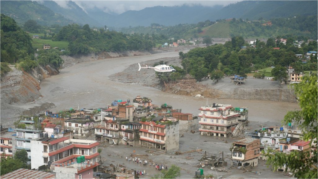 „Forța apei a măturat totul”. Poveștile oamenilor care au supraviețuit viiturii devastatoare de la granița Nepalului cu China