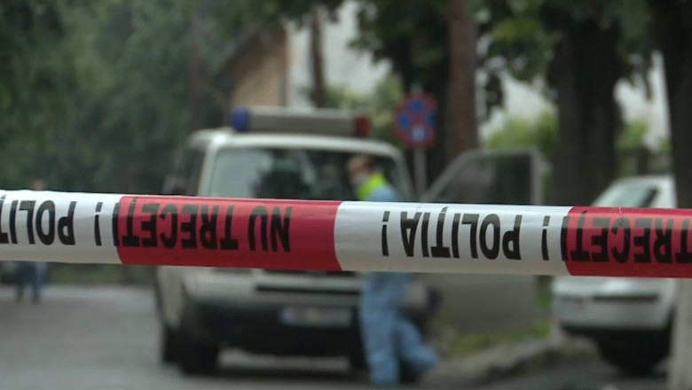 Își ținea tatăl mort în casă, pe canapeaua din sufragerie, pentru a-i lua pensia. Poștașul din localitate…