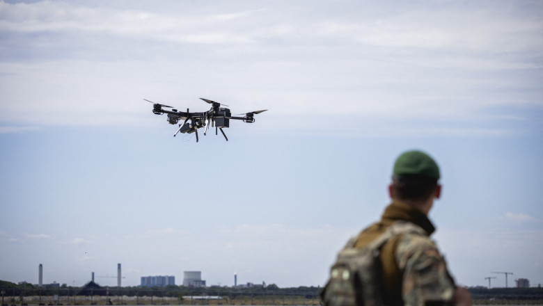 Armata germană raportează sute de survolări suspecte ale unor obiectivelor militare de către drone în…