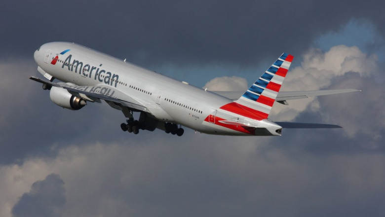 Momente de panică în avionul SUA când laptopul unui pasager a luat foc